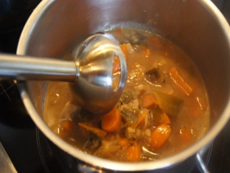 Schweinebraten mit pikanter Sauce, süßlichen Sauerkraut und Böhmischen Knödeln - Rezept - Bild Nr. 15