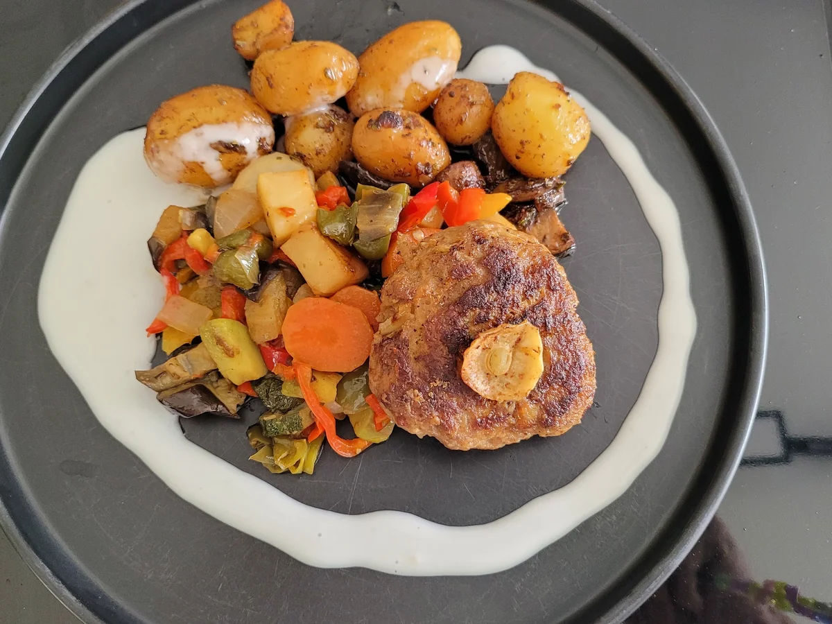 Frikadellen mit Gemüse und Schwenkkartoffel à la Biggi - Rezept - Bild Nr. 21