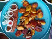 Bratheringsfilet mit Bratkartoffeln und Gurkensalat - Rezept - Bild Nr. 2