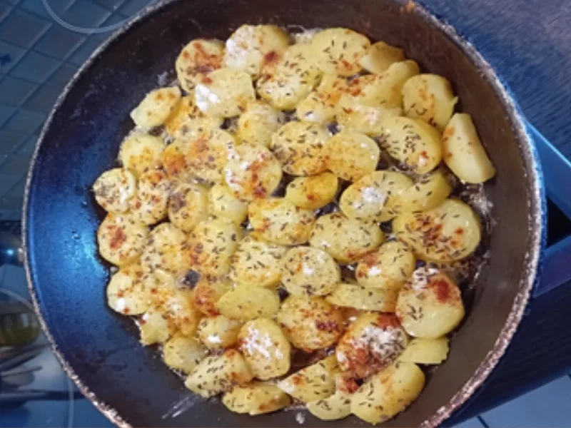 Bratheringsfilet mit Bratkartoffeln und Gurkensalat - Rezept - Bild Nr. 9