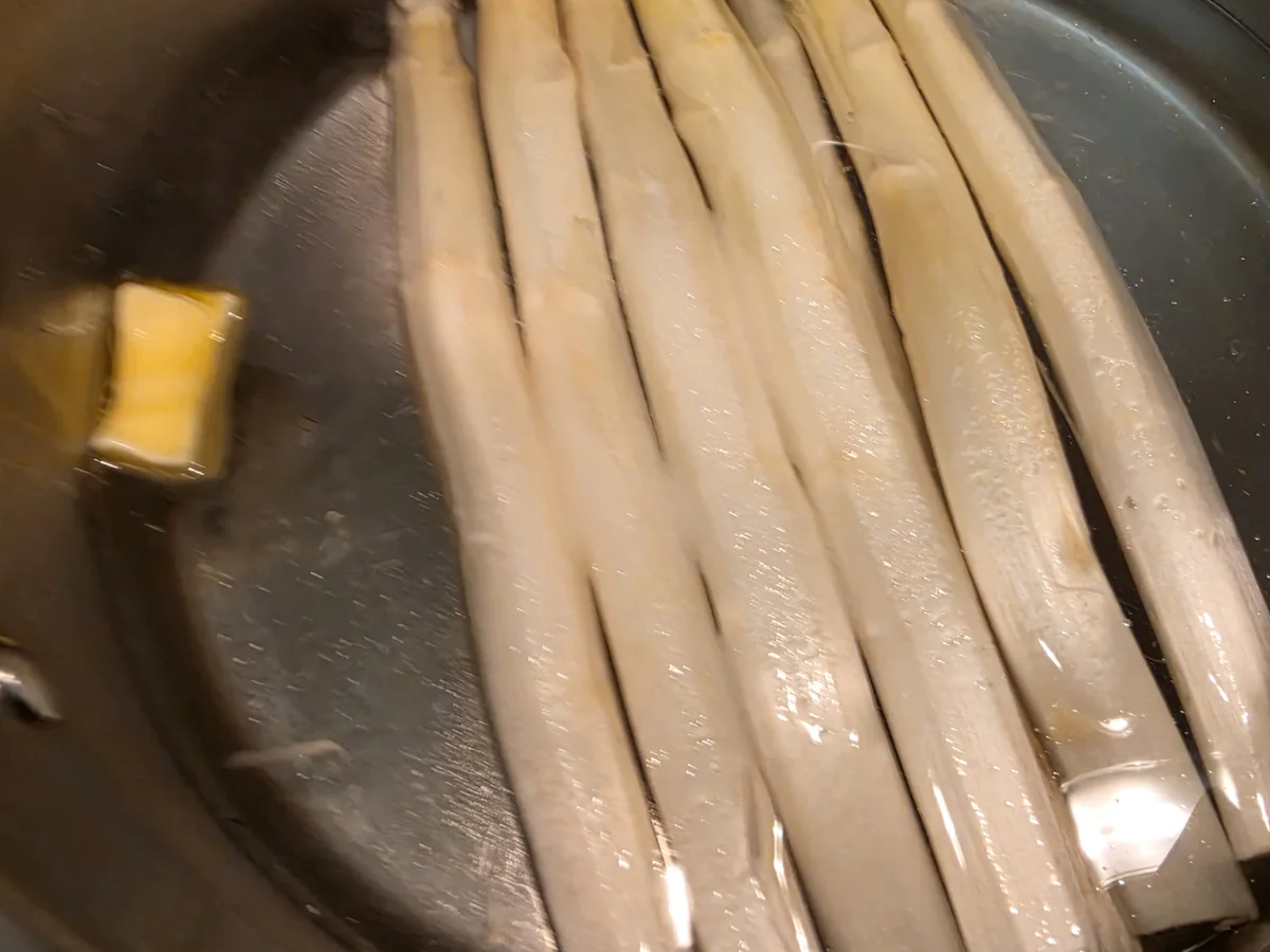 Rezept: Spargel mit Orangen -Estragon -Sauce Bild Nr. 3 Spargel mit Orangen -Estragon -Sauce - Rezept - Bild Nr. 3