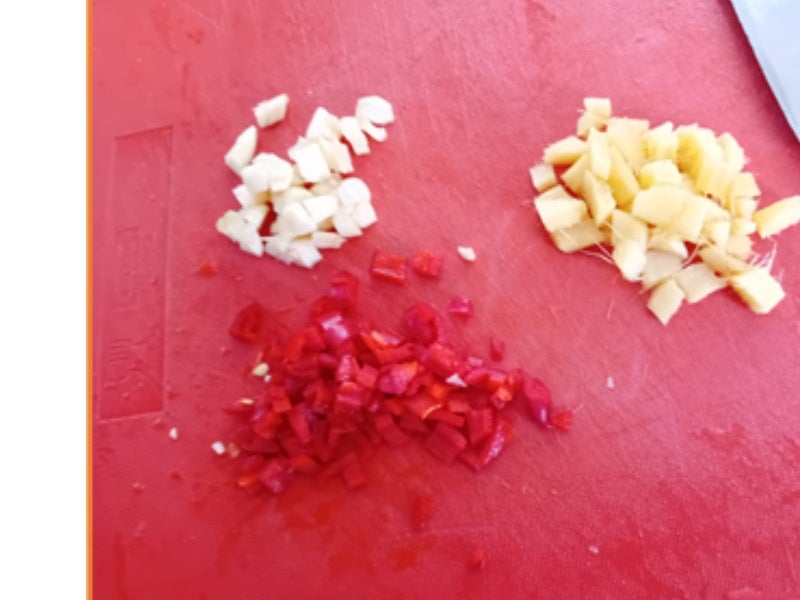 Pikante Möhren-Paprika-Creme-Suppe mit Garnelenspieß - Rezept - Bild Nr. 5