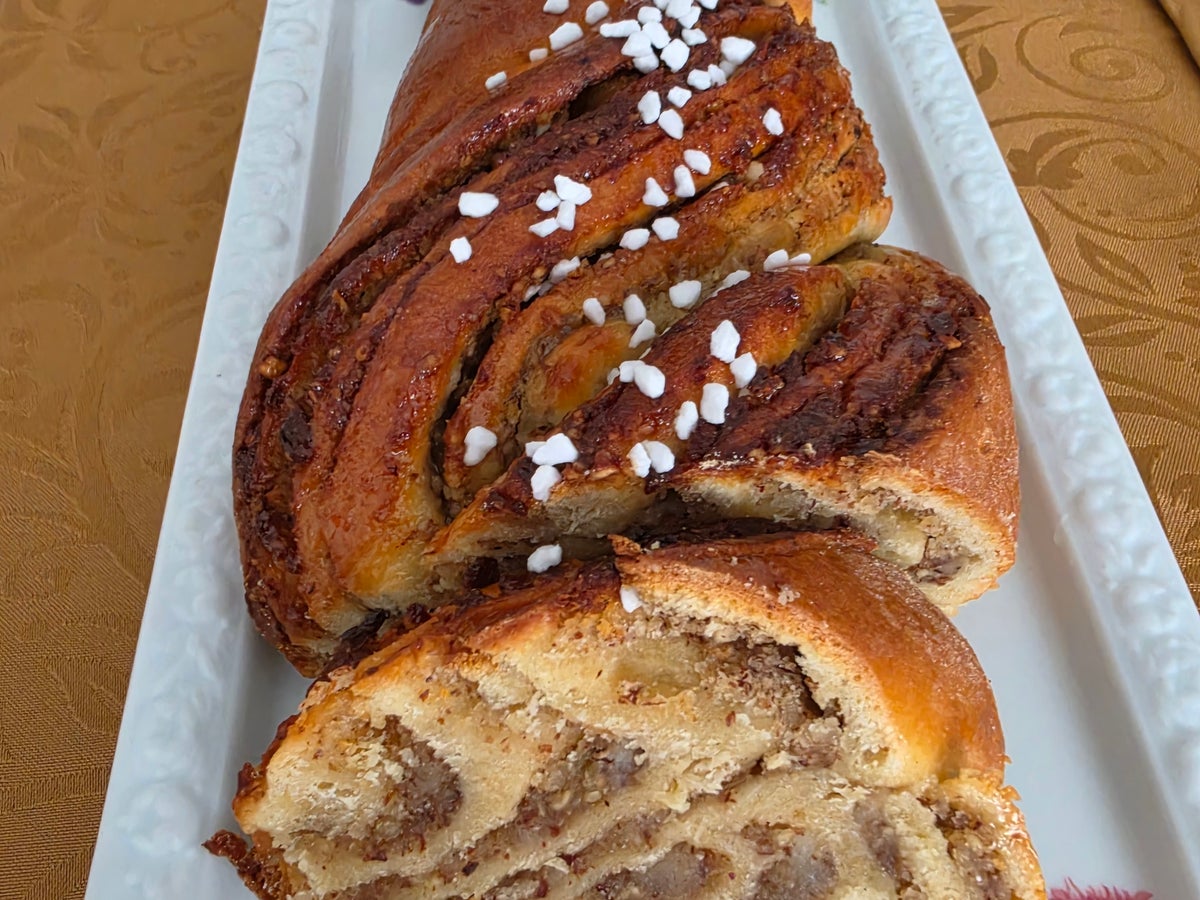 Osterzopf mit Haselnuss-Marzipan-Füllung - Rezept - Bild Nr. 2