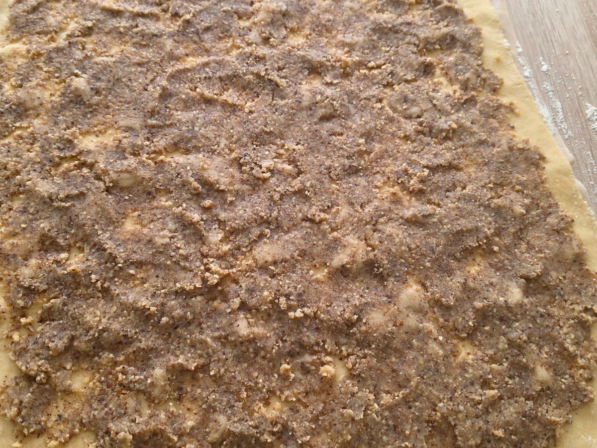 Osterzopf mit Haselnuss-Marzipan-Füllung - Rezept - Bild Nr. 9