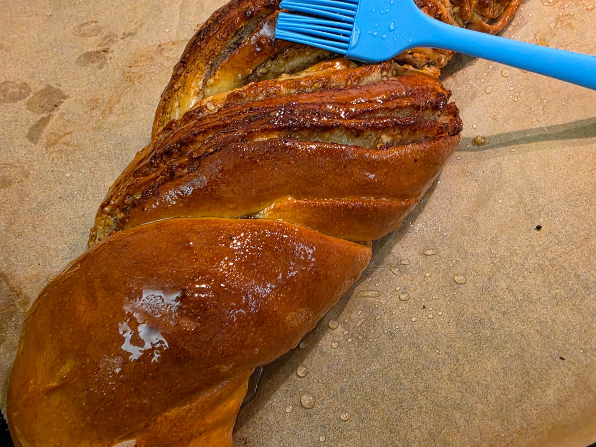 Osterzopf mit Haselnuss-Marzipan-Füllung - Rezept - Bild Nr. 17