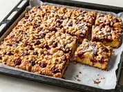 Oma Inges Kirsch-Streuselblech mit Knusperdecke - Rezept - Bild Nr. 2