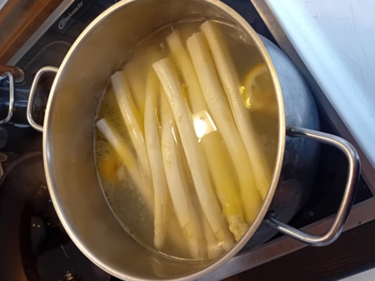 Spargel mit Seelachsfilet im Bier-Teig und Frühkartoffeln - Rezept - Bild Nr. 6