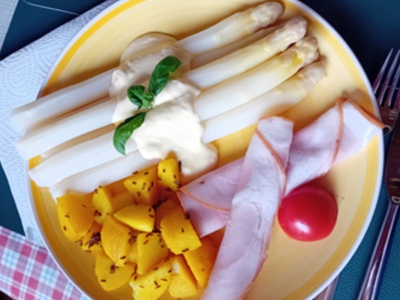 Spargel mit Prager Schinken und Kümmel-Frühkartoffeln - Rezept - Bild Nr. 2