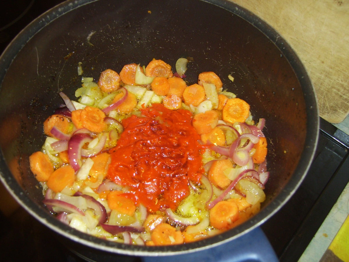 Wildgulasch all Orange mit Bohnenbündchen an Spirelli - Rezept - Bild Nr. 5