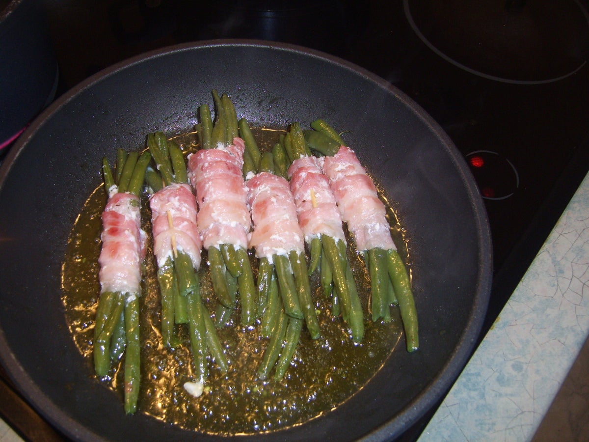Wildgulasch all Orange mit Bohnenbündchen an Spirelli - Rezept - Bild Nr. 6