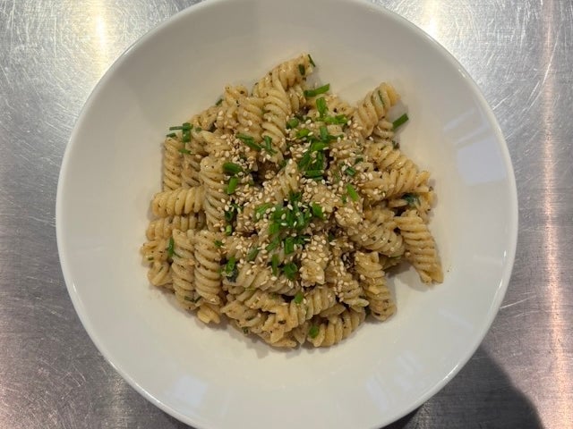 Scharfe Erdnussnudeln - Rezept - Bild Nr. 3