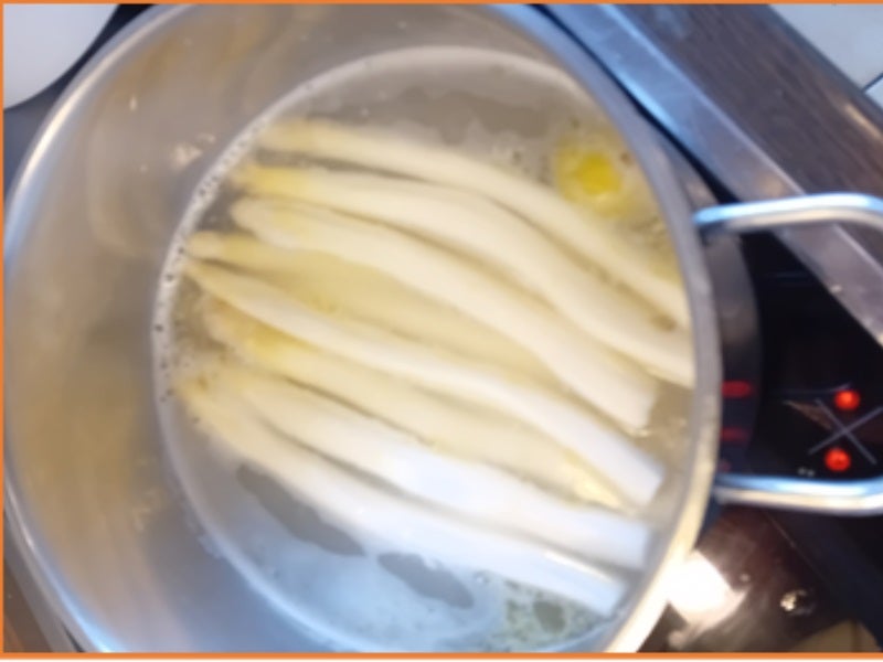 Rezept: Lachfilet aus der Heißluftfritteuse mit pikanter Cremesauce, Spargel und Drillingen Bild Nr. 9 Lachfilet aus der Heißluftfritteuse mit pikanter Cremesauce, Spargel und Drillingen - Rezept - Bild Nr. 9