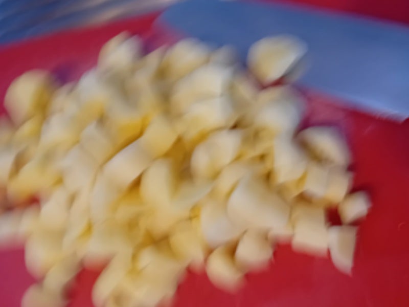 Rezept: Kartoffelsuppe mit getrockneten Steinpilzen und pochierten Ei Bild Nr. 4 Kartoffelsuppe mit getrockneten Steinpilzen und pochierten Ei - Rezept - Bild Nr. 4