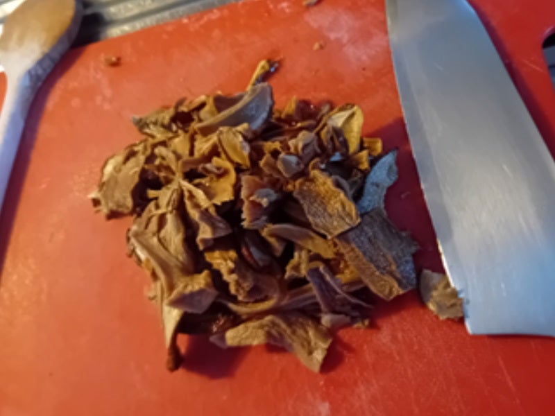 Rezept: Kartoffelsuppe mit getrockneten Steinpilzen und pochierten Ei Bild Nr. 5 Kartoffelsuppe mit getrockneten Steinpilzen und pochierten Ei - Rezept - Bild Nr. 5