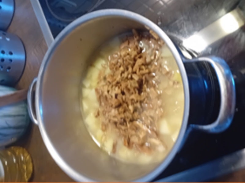 Rezept: Kartoffelsuppe mit getrockneten Steinpilzen und pochierten Ei Bild Nr. 6 Kartoffelsuppe mit getrockneten Steinpilzen und pochierten Ei - Rezept - Bild Nr. 6