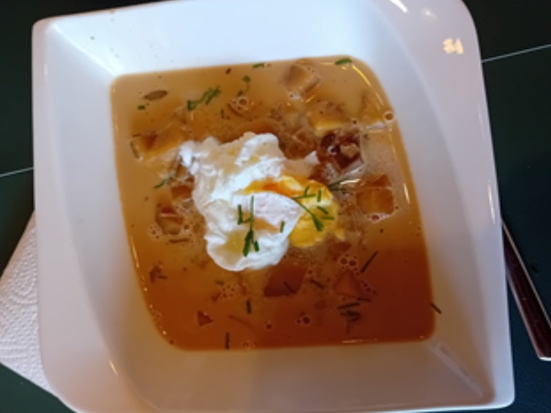 Rezept: Kartoffelsuppe mit getrockneten Steinpilzen und pochierten Ei Bild Nr. 8 Kartoffelsuppe mit getrockneten Steinpilzen und pochierten Ei - Rezept - Bild Nr. 8