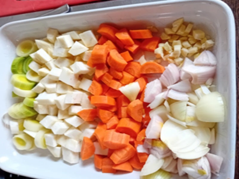 Schweinenackenbraten mit Rahm-Sauce, Sauerkraut süß-sauer und Böhmischen Knödeln - Rezept - Bild Nr. 7