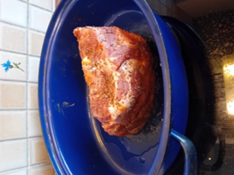 Schweinenackenbraten mit Rahm-Sauce, Sauerkraut süß-sauer und Böhmischen Knödeln - Rezept - Bild Nr. 8