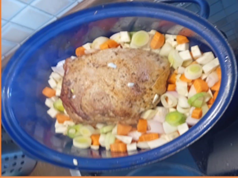 Schweinenackenbraten mit Rahm-Sauce, Sauerkraut süß-sauer und Böhmischen Knödeln - Rezept - Bild Nr. 10