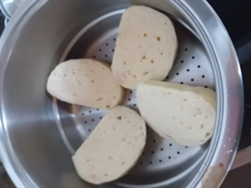 Schweinenackenbraten mit Rahm-Sauce, Sauerkraut süß-sauer und Böhmischen Knödeln - Rezept - Bild Nr. 16