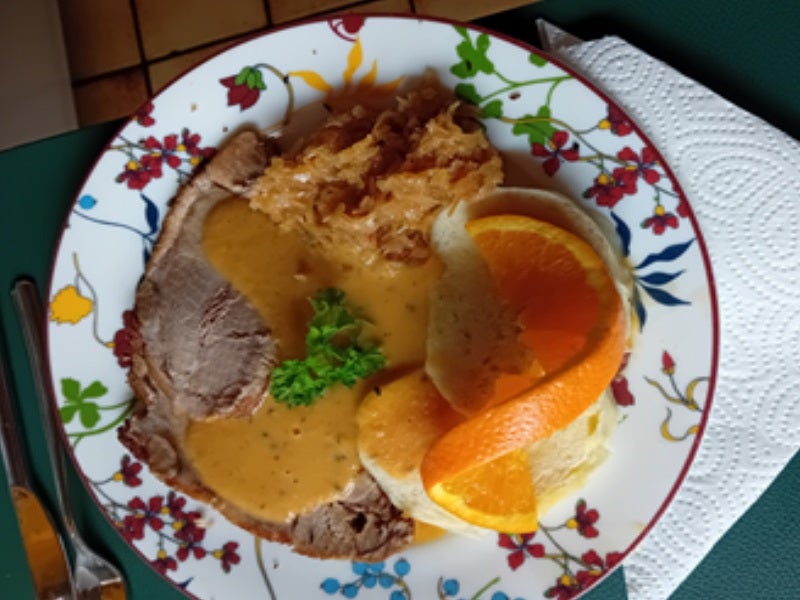 Schweinenackenbraten mit Rahm-Sauce, Sauerkraut süß-sauer und Böhmischen Knödeln - Rezept - Bild Nr. 18
