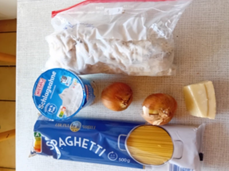 Spaghetti mit Steinpilz-Zwiebel-Rahmsauce - Rezept - Bild Nr. 3