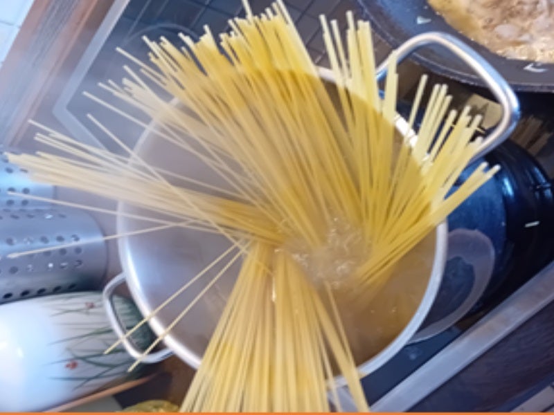 Spaghetti mit Steinpilz-Zwiebel-Rahmsauce - Rezept - Bild Nr. 4