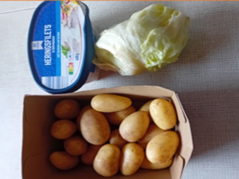Heringsfilet in Sahnesauce mit Kümmel-Pellkartoffeln und Eisbergsalat - Rezept - Bild Nr. 3
