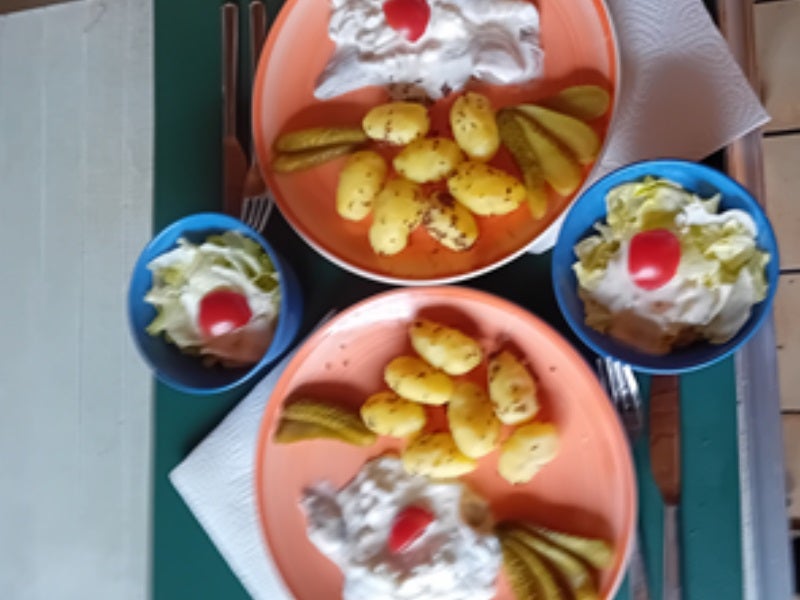 Heringsfilet in Sahnesauce mit Kümmel-Pellkartoffeln und Eisbergsalat - Rezept - Bild Nr. 7