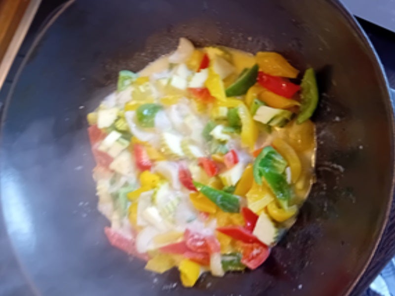 Rezept: Kabeljau-Filet im Bier-Teig auf Zwiebel-Paprika-Zucchini-Rahmgemüse Bild Nr. 9 Kabeljau-Filet im Bier-Teig auf Zwiebel-Paprika-Zucchini-Rahmgemüse - Rezept - Bild Nr. 9