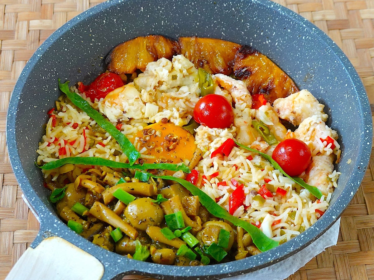 Rezept: Bunte Pfanne mit Garnelen, Mandarinreis und gebratenen Pilzen Bild Nr. 2 Bunte Pfanne mit Garnelen, Mandarinreis und gebratenen Pilzen - Rezept - Bild Nr. 2