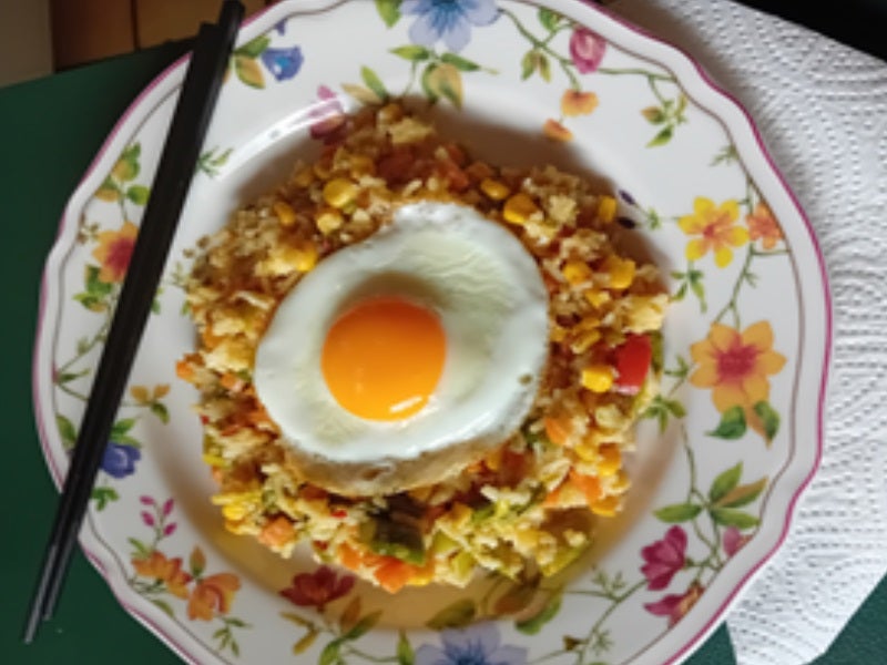 Rezept: Spiegelei auf Gemüse-Bratreis Bild Nr. 2 Spiegelei auf Gemüse-Bratreis - Rezept - Bild Nr. 2