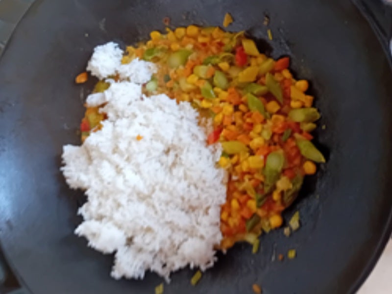 Rezept: Spiegelei auf Gemüse-Bratreis Bild Nr. 8 Spiegelei auf Gemüse-Bratreis - Rezept - Bild Nr. 8