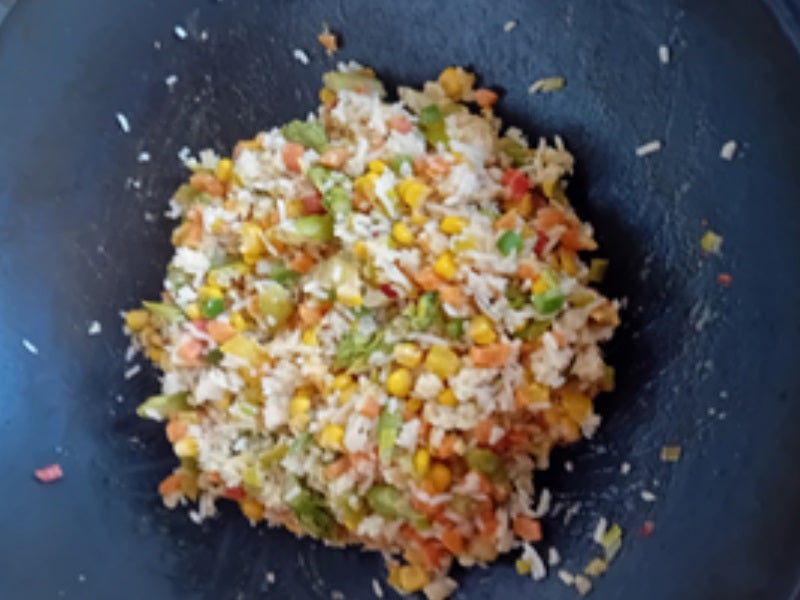 Rezept: Spiegelei auf Gemüse-Bratreis Bild Nr. 9 Spiegelei auf Gemüse-Bratreis - Rezept - Bild Nr. 9