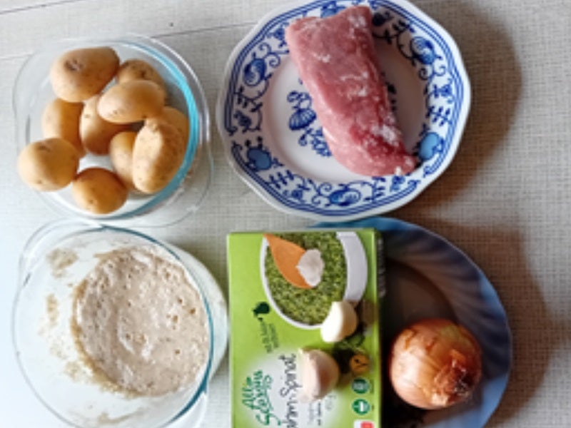 Rezept: Würziger Rahmspinat mit gebratenen Schweinefiletschnitzelchen im Bier-Teig und Drillingen Bild Nr. 3 Würziger Rahmspinat mit gebratenen Schweinefiletschnitzelchen im Bier-Teig und Drillingen - Rezept - Bild Nr. 3