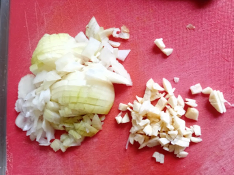 Rezept: Würziger Rahmspinat mit gebratenen Schweinefiletschnitzelchen im Bier-Teig und Drillingen Bild Nr. 4 Würziger Rahmspinat mit gebratenen Schweinefiletschnitzelchen im Bier-Teig und Drillingen - Rezept - Bild Nr. 4