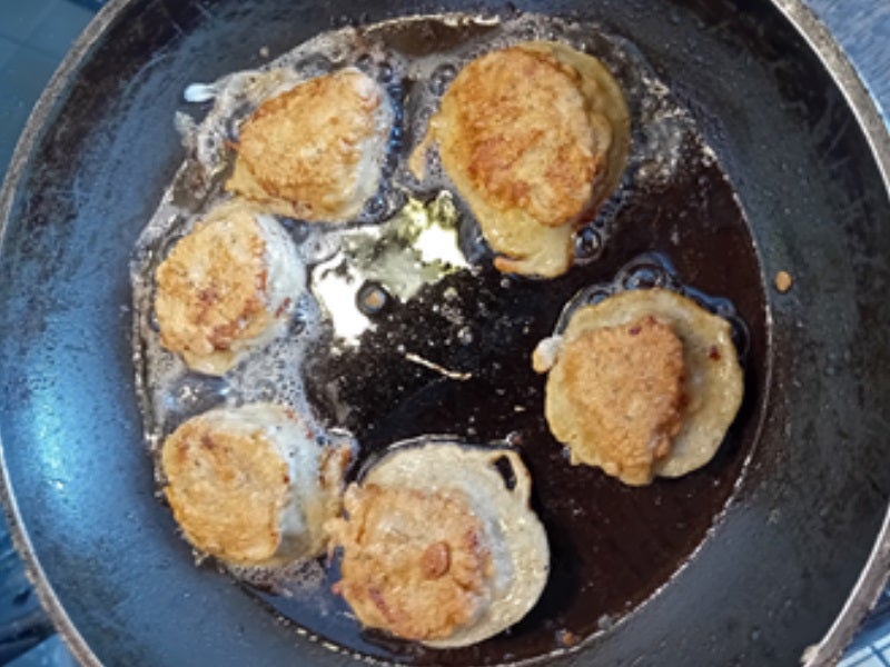 Rezept: Würziger Rahmspinat mit gebratenen Schweinefiletschnitzelchen im Bier-Teig und Drillingen Bild Nr. 11 Würziger Rahmspinat mit gebratenen Schweinefiletschnitzelchen im Bier-Teig und Drillingen - Rezept - Bild Nr. 11