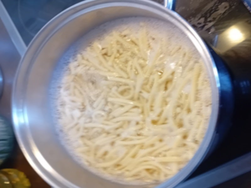 Rahm-Schwammerl mit Schwäbischen-Spätzle und Gurkensalat - Rezept - Bild Nr. 7