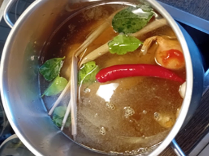 Rezept: Hühnersuppe mit asiatischer Note Bild Nr. 4 Hühnersuppe mit asiatischer Note - Rezept - Bild Nr. 4