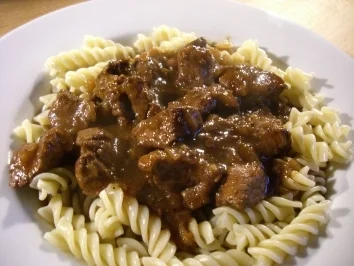 Gulasch mit Rotwein - Rezept