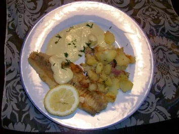 Fischilet m. Bratkartoffeln u. Senfsauce - Rezept