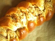 Hefezopf mit Marzipan-Nuss-Füllung - Rezept