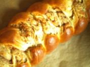 Hefezopf mit Marzipan-Nuss-Füllung - Rezept
