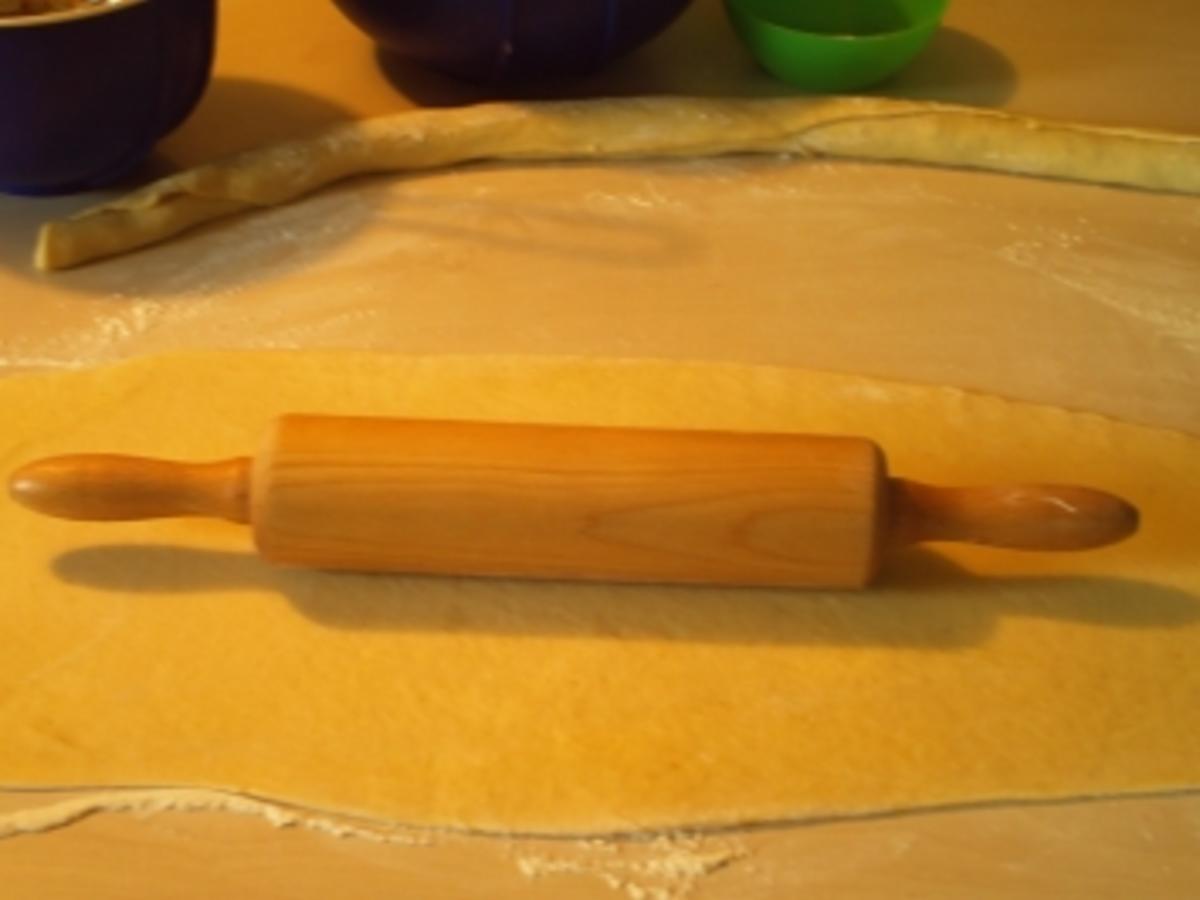 Hefezopf mit Marzipan Nuss Füllung - einfach - 319 kcal/100g