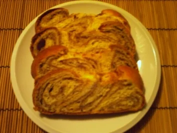 Rezept: Hefezopf mit Marzipan-Nuss-Füllung Bild Nr. 4 Hefezopf mit Marzipan-Nuss-Füllung - Rezept - Bild Nr. 4