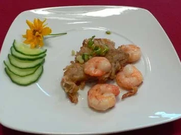 Gebratene Süßkartoffeln mit Sojasprossen und Garnelen - "Okoy" - Rezept