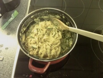 Bandnudel mit Zucchini in Safransoße - Rezept