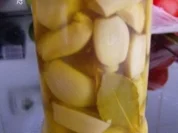 Knoblauchzehen eingelegt - Rezept