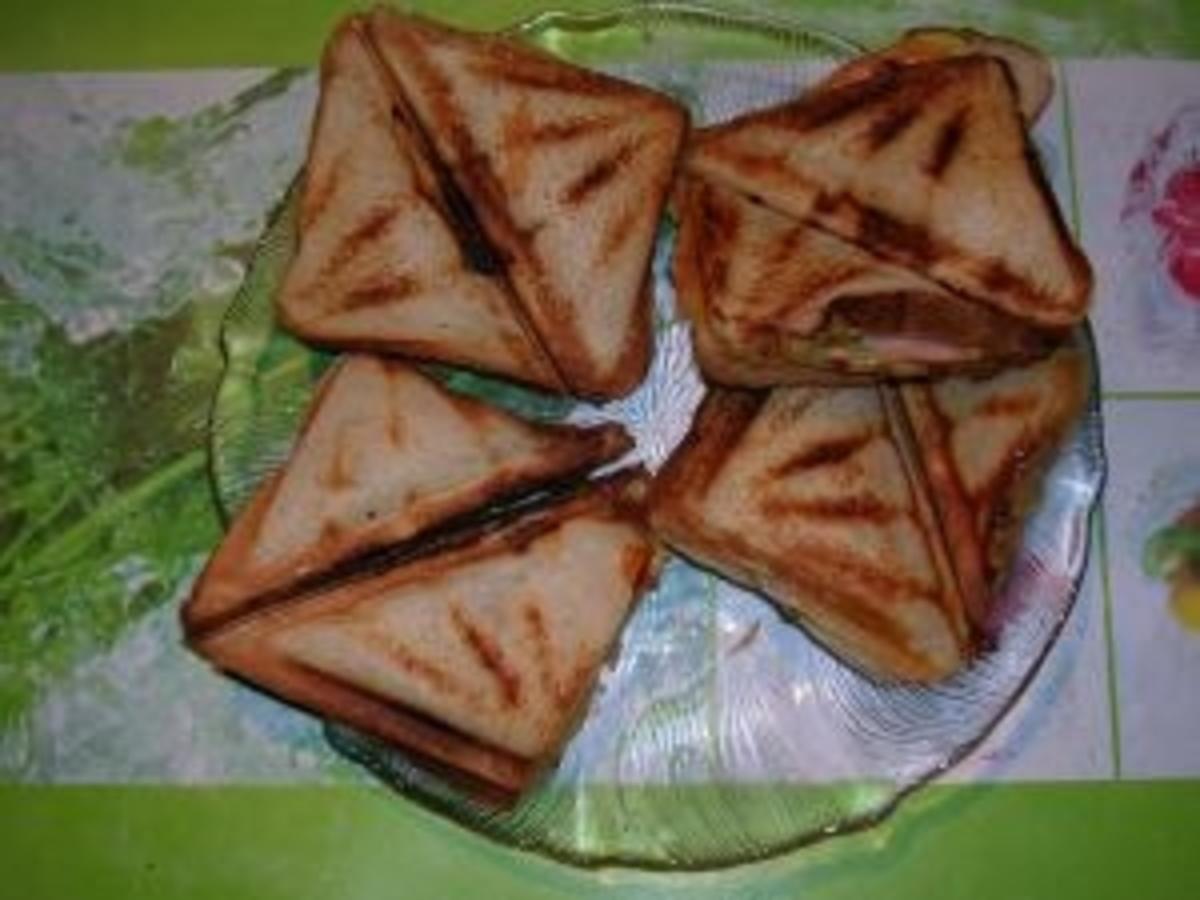 Sandwichtoast mit Toast und Schinken gekocht - Rezept mit Bild - kochbar.de