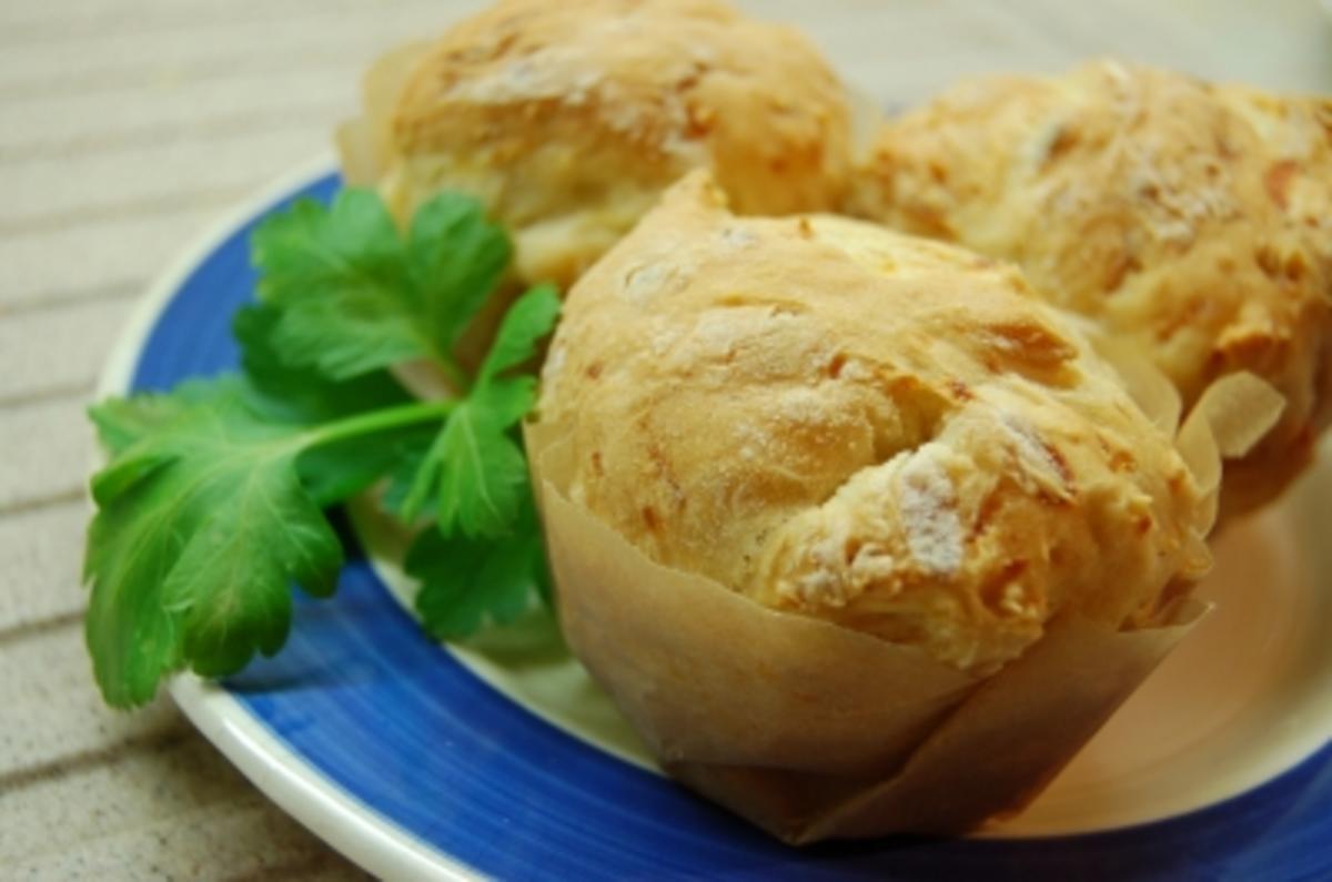 Kartoffelbrot mit Mehl griffig und Kartoffeln geschält frisch gegart ...